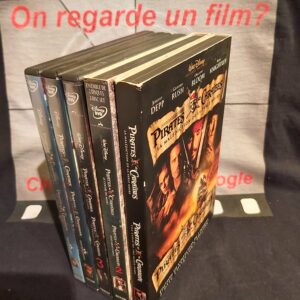 Pirates des Caraïbes - La Malédiction de la Perle Noire & Pirates des Caraïbes: Le Coffre du Mort & Pirates des Caraïbes: Jusqu'au Bout du Monde & Pirates des Caraïbes: La Fontaine de Jouvence & Pirates des Caraïbes: Les Morts ne Racontent pas d'Histoires / Pirates of the Caribbean: The Curse of the Black Pearl (2003) & Pirates of the Caribbean: Dead Man's Chest (2006) & Pirates of the Caribbean: At World's End (2007) & Pirates of the Caribbean: On Stranger Tides (2011) & Pirates of the Caribbean: Dead Men Tell No Tales (2017)