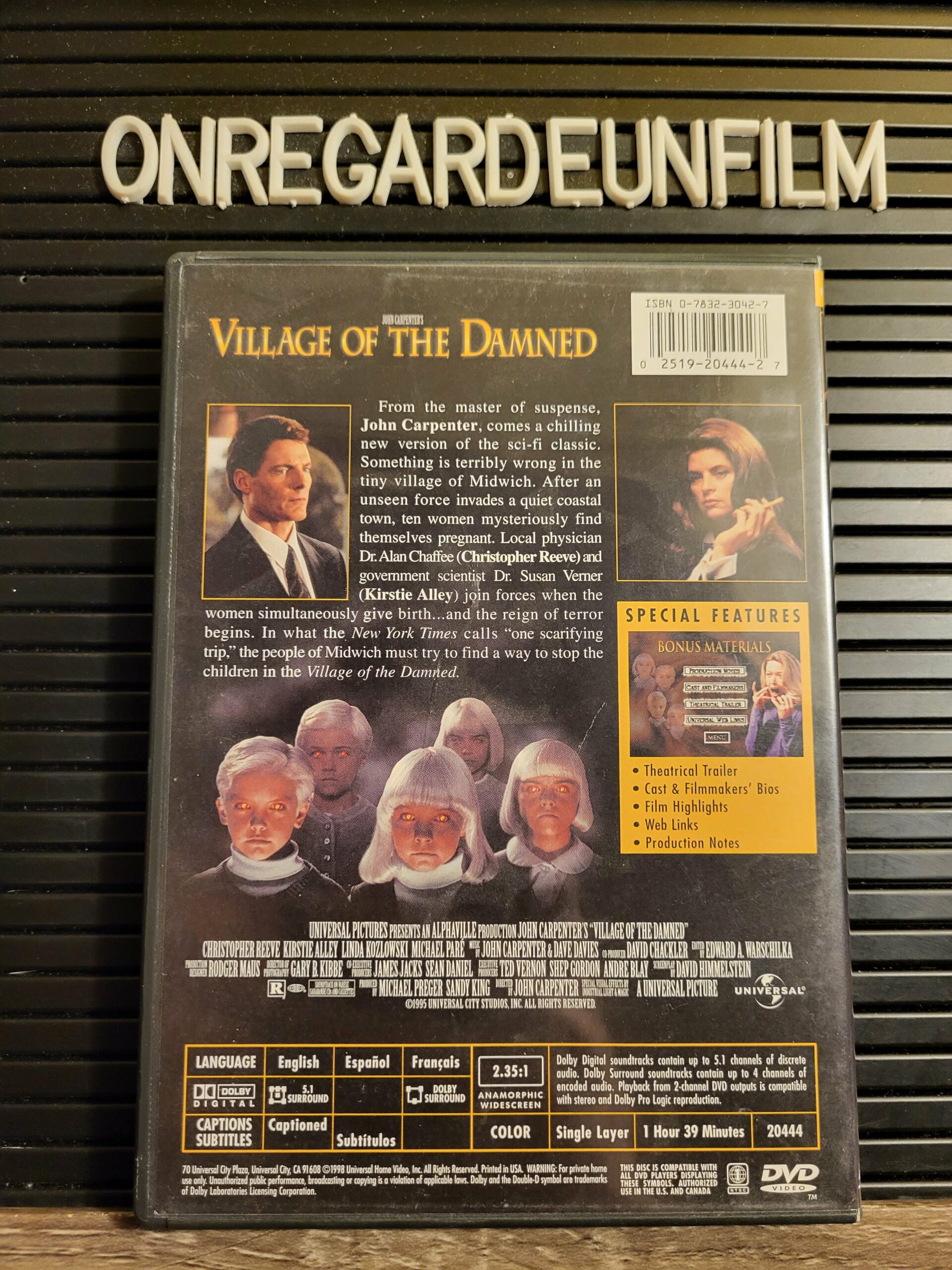 Le Village des Damnés / Village of the Damned (1995) – Image 2