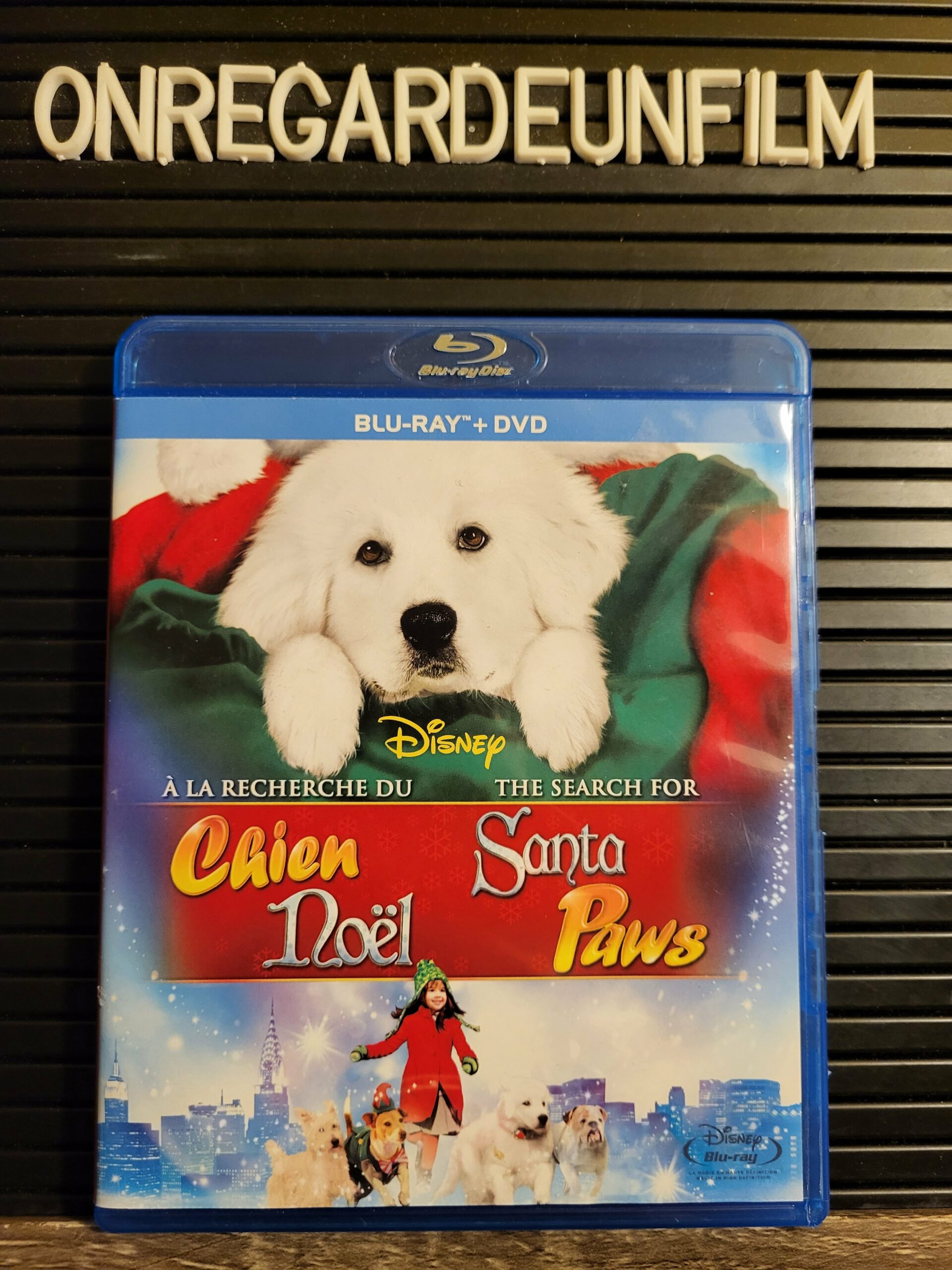 À la Recherche du Chien Noël / The Search for Santa Paws (2010)