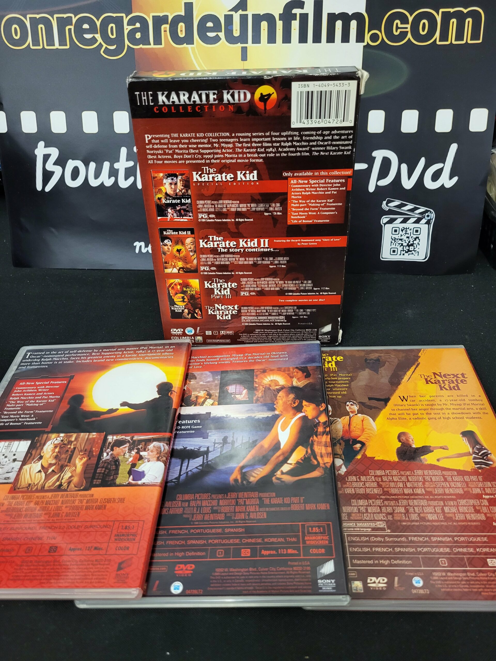 COLLECTION KARATÉ KID / THE KARATE KID COLLECTION
Le Moment de Vérité & Le Moment de Vérité II & Karaté kid III - Le Moment de Vérité III / The Karate Kid (1984) & The Karate Kid Part II (1986) & The Karate Kid Part III (1989) – Image 2