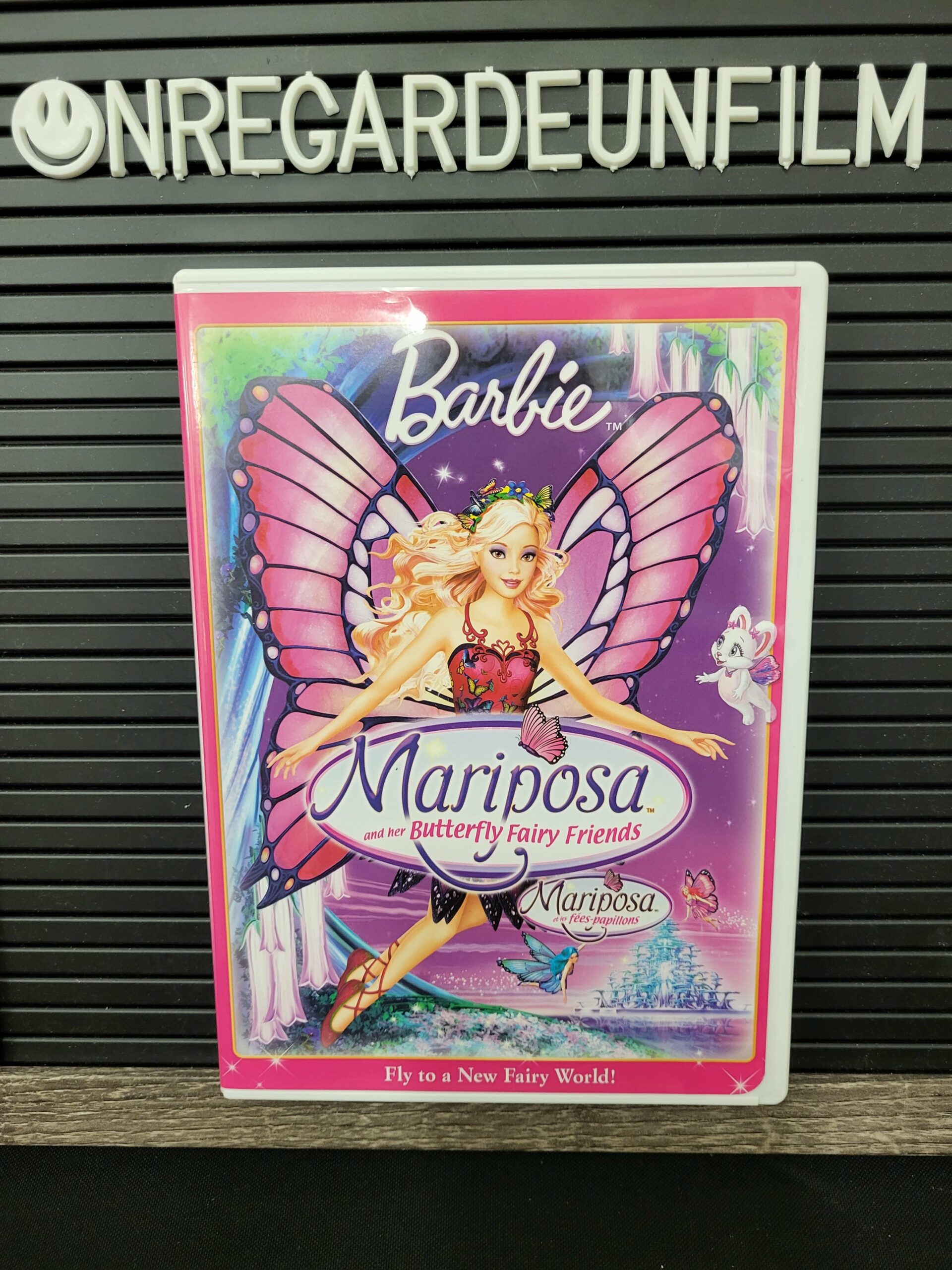 BARBIE TRIO DE FÉES / BARBIE FAIRY 3-PACK
Fairytopia & Mariposa et les Fées-Papillons & La Petite Poucette (Lilipucia) / Fairytopia (2005) & Barbie Mariposa and Her Butterfly Fairy Friends (2008) & Barbie Presents: Thumbelina (2009) – Image 5