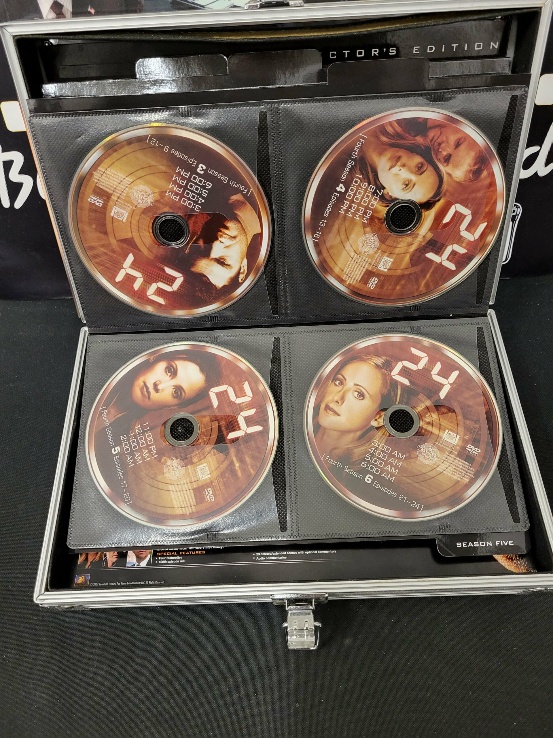 24
Seasons 1 - 5 DVD COLLECTOR EDITION (2001-2006) – Image 3