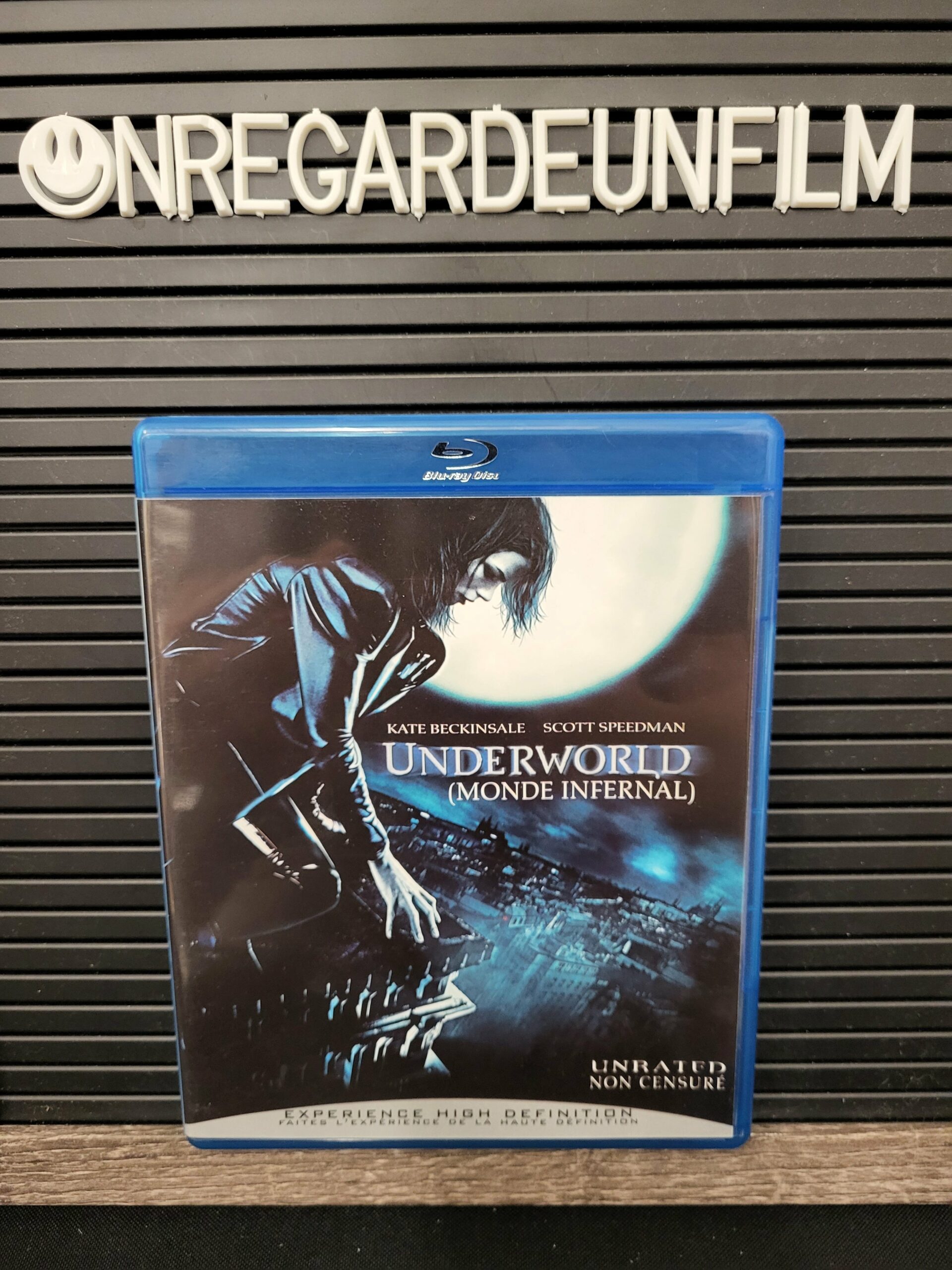 TRILOGIE MONDE INFERNAL / UNDERWORLD TRILOGY
Monde Infernal & Monde Infernal: Évolution & Monde Infernal: La Révolte des Lycans / Underworld (2003) & Underworld: Evolution (2006) & Underworld: Rise of the Lycans (2009) – Image 8