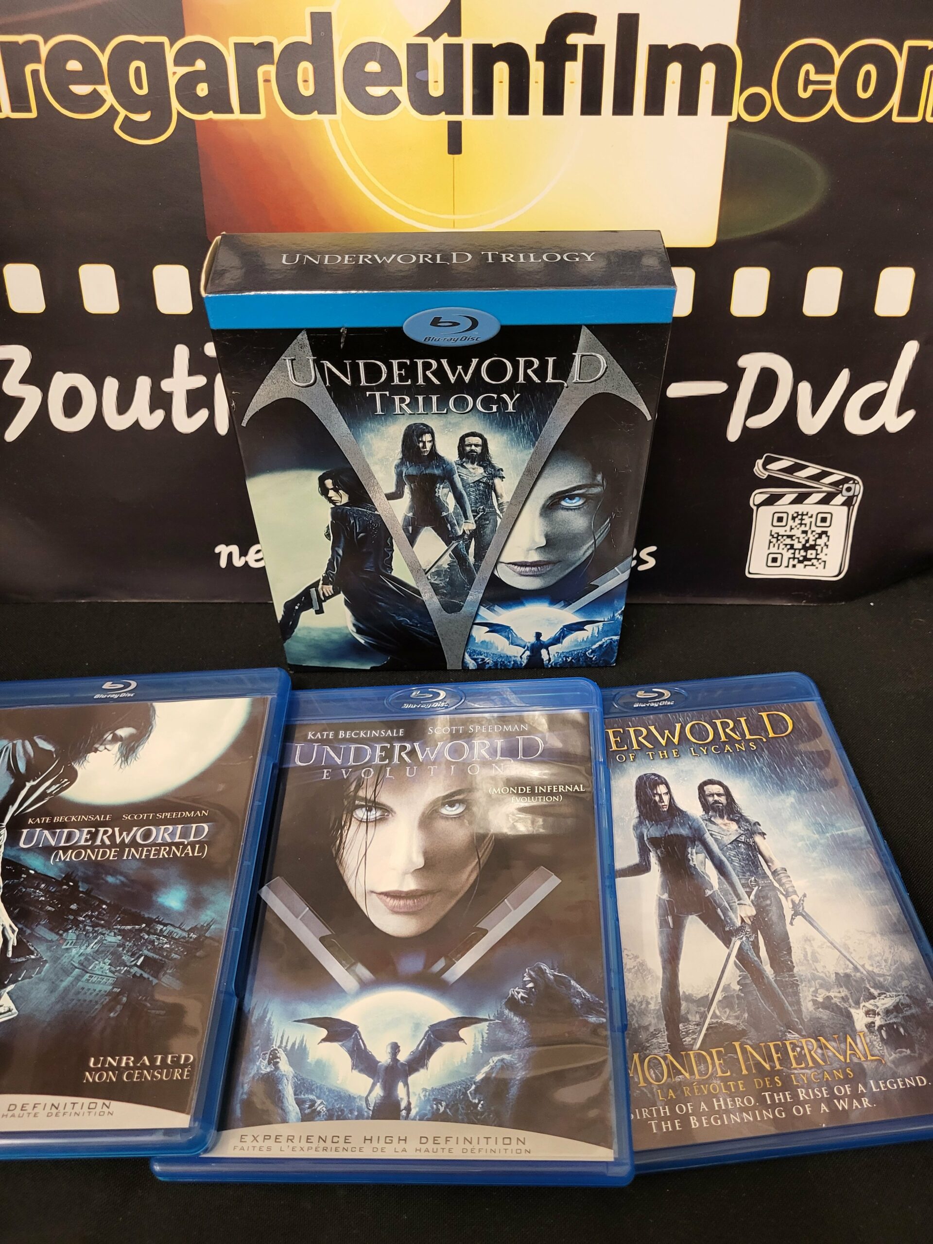 TRILOGIE MONDE INFERNAL / UNDERWORLD TRILOGY
Monde Infernal & Monde Infernal: Évolution & Monde Infernal: La Révolte des Lycans / Underworld (2003) & Underworld: Evolution (2006) & Underworld: Rise of the Lycans (2009) – Image 4