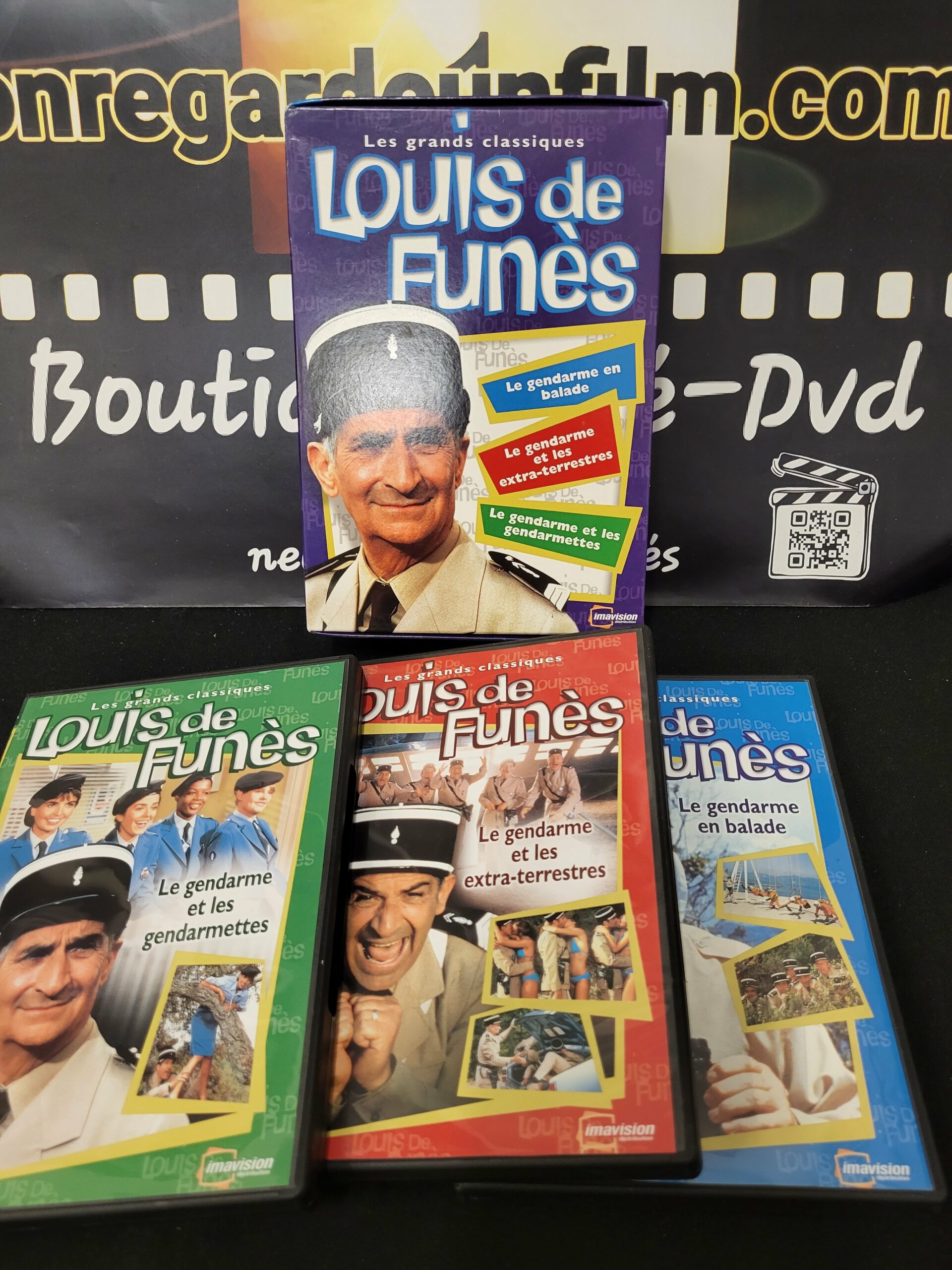 GRANDS CLASSIQUES LOUIS DE FUNES
Le Gendarme en Balade (1970) & Le Gendarme et les Extra-Terrestres (1979) & Le Gendarme et les Gendarmettes (1982) – Image 3