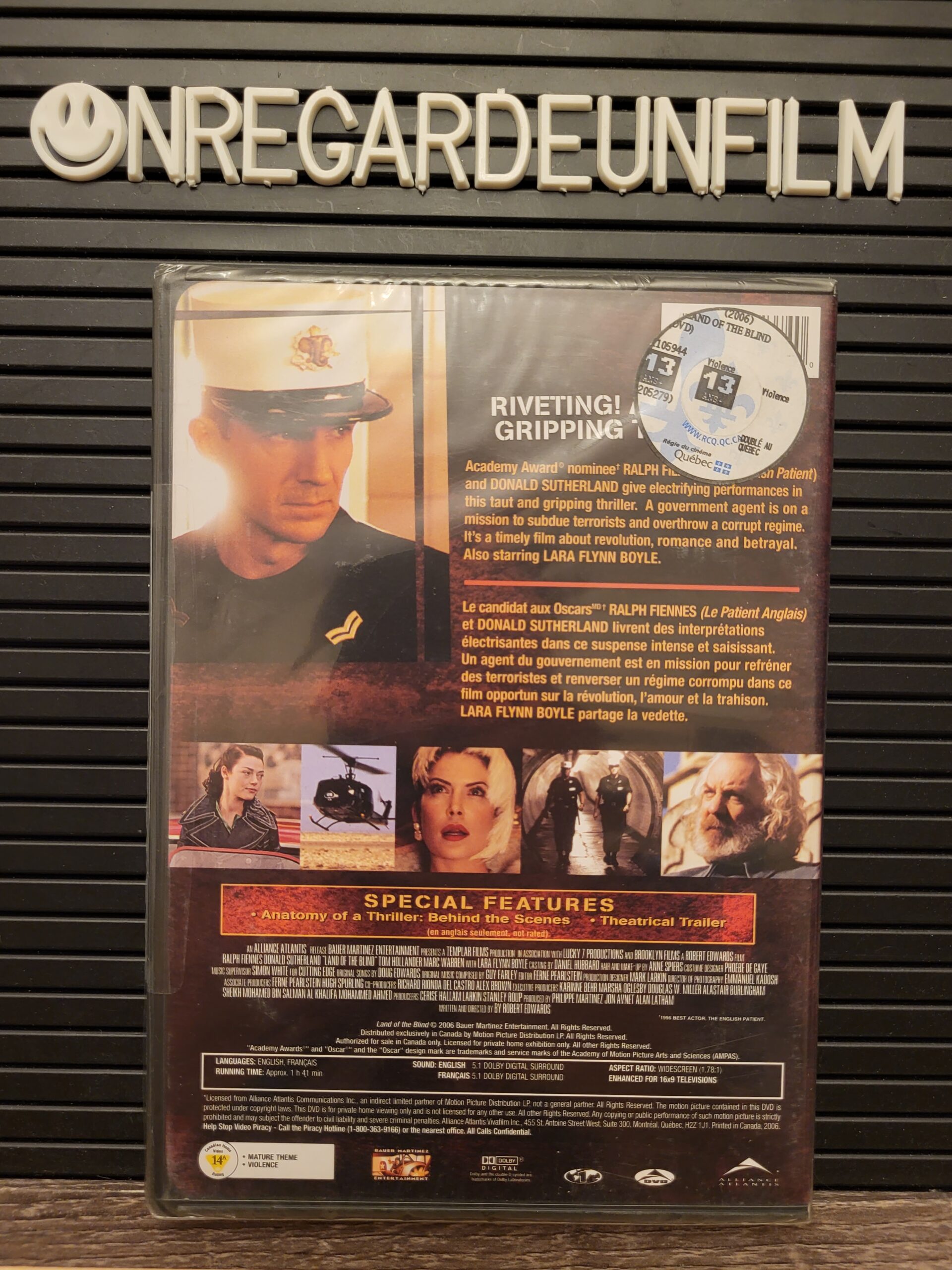 Dans la Mire du Pouvoir / Land of the Blind (2006) – Image 2