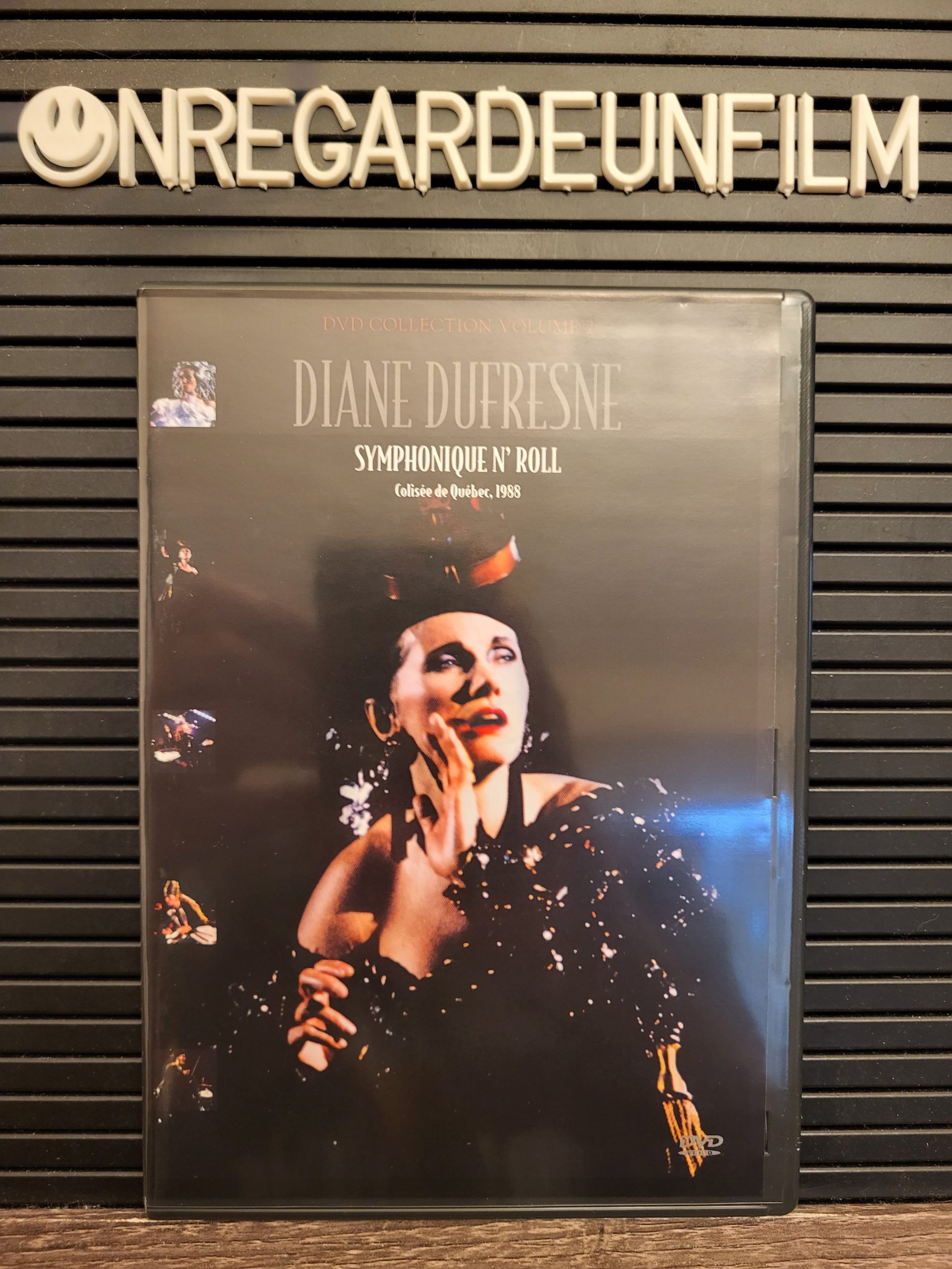 DIANE DUFRESNE VOUS FAIT ENCORE UNE SCÈNE VOLUME 2.
Follement Vôtre (1985) & Symphonique N'Roll (1988) & Détournement Majeur (1993) & Réservé (1997) & Kamikaze (2002) – Image 9