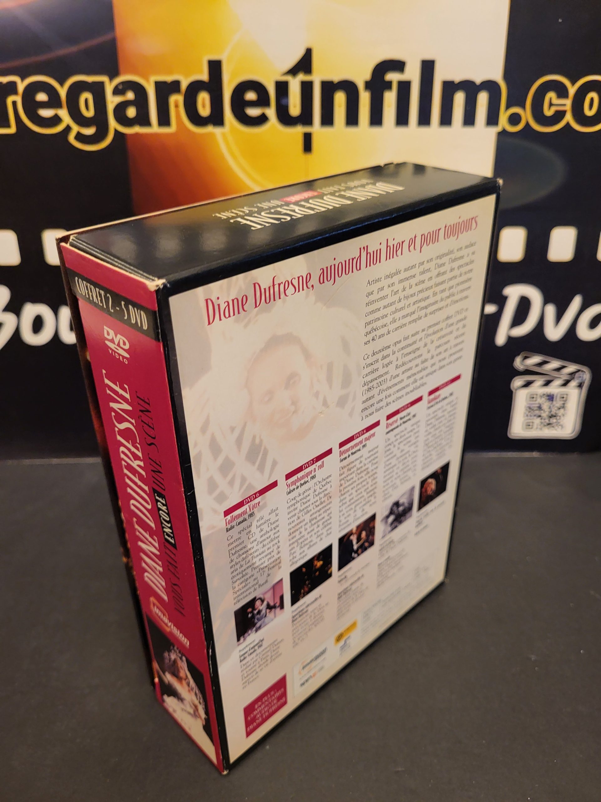 DIANE DUFRESNE VOUS FAIT ENCORE UNE SCÈNE VOLUME 2.
Follement Vôtre (1985) & Symphonique N'Roll (1988) & Détournement Majeur (1993) & Réservé (1997) & Kamikaze (2002) – Image 2