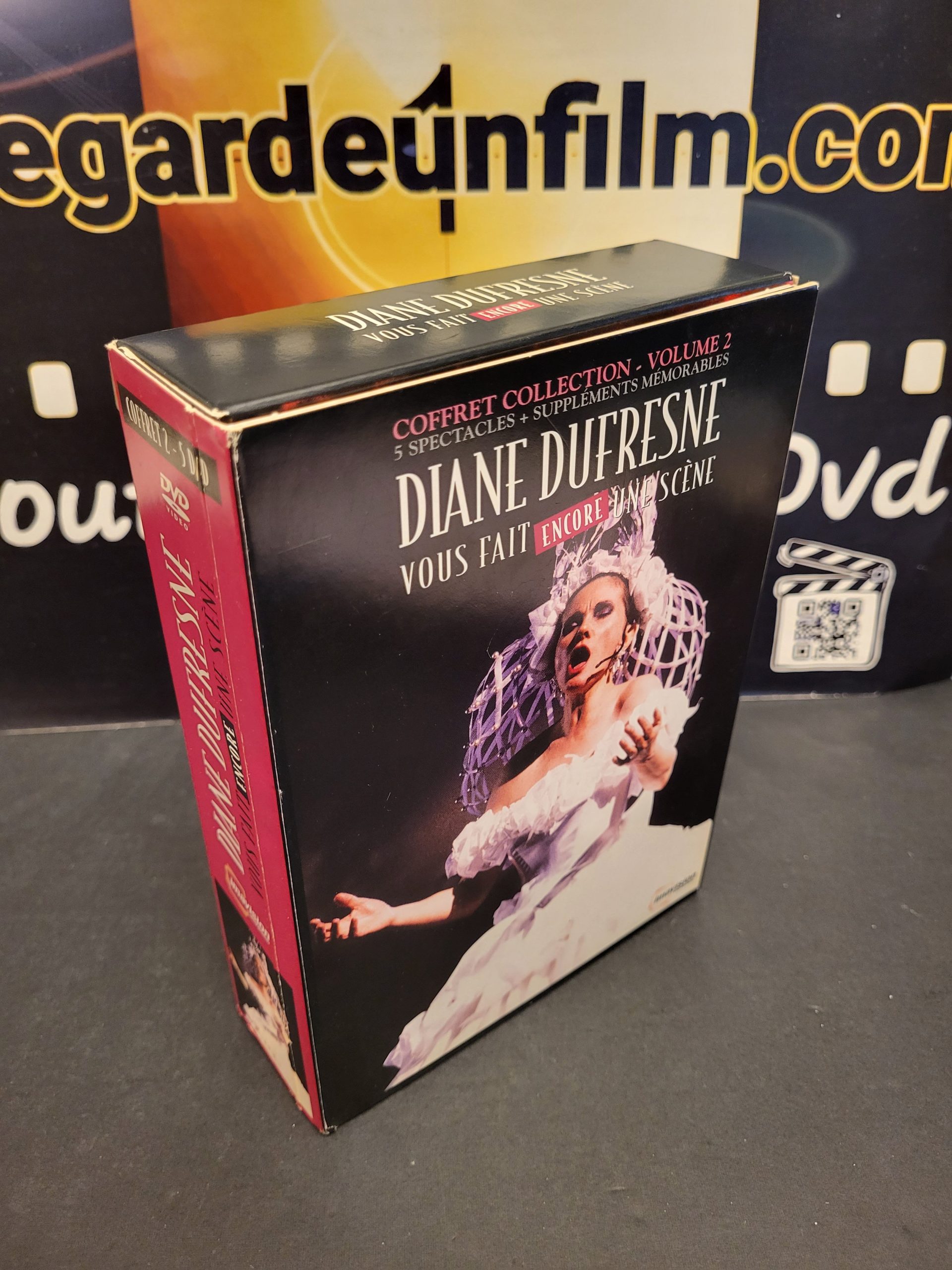 DIANE DUFRESNE VOUS FAIT ENCORE UNE SCÈNE VOLUME 2.
Follement Vôtre (1985) & Symphonique N'Roll (1988) & Détournement Majeur (1993) & Réservé (1997) & Kamikaze (2002)