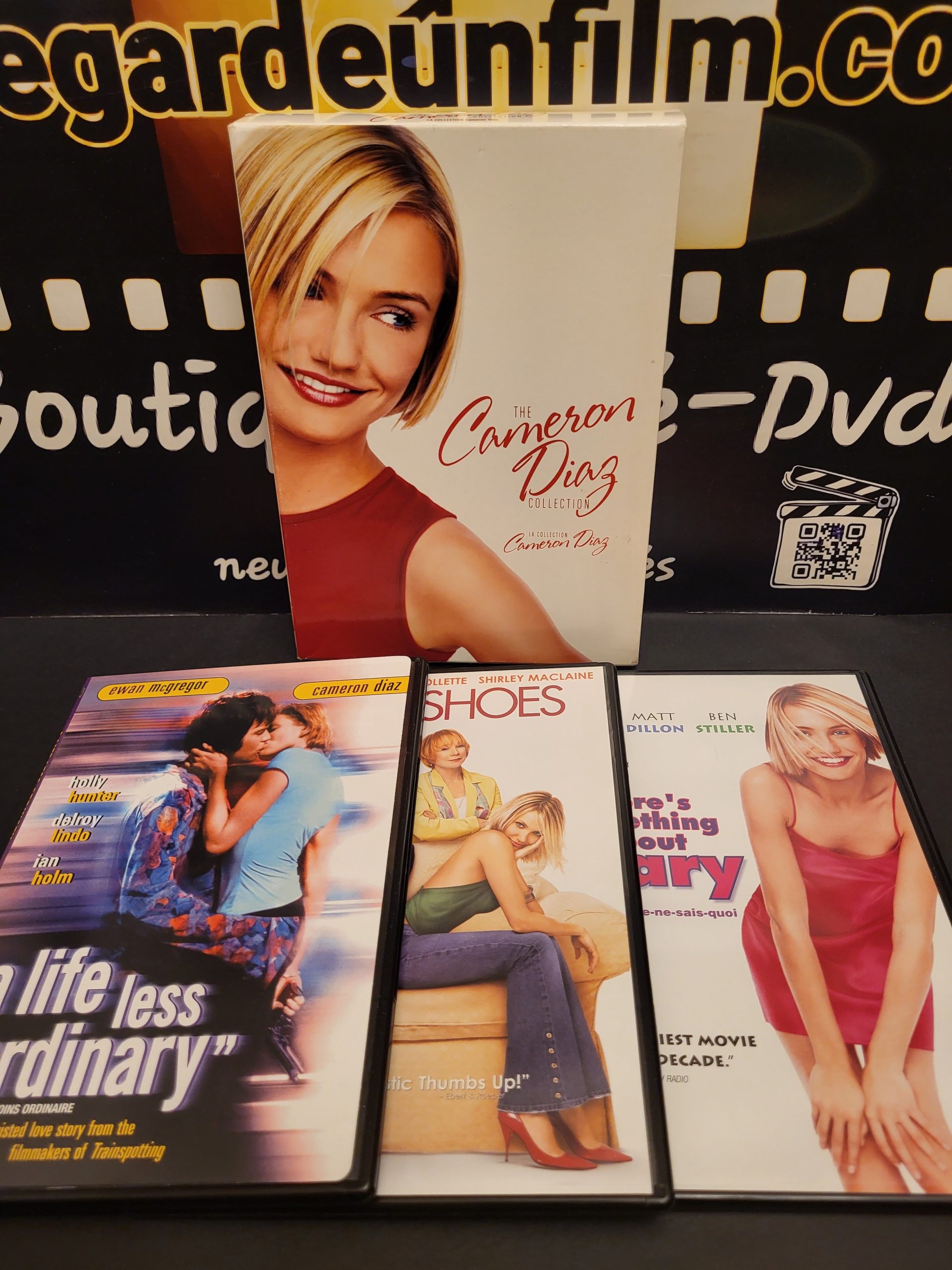 CAMERON DIAZ COLLECTION
Une Vie Moins Ordinaire & Chaussure à son Pied & Marie a un je-ne-sais-Quoi / A Life Less Ordinary (1997) & In Her Shoes (2005) & There's Something About Mary (1998) – Image 3