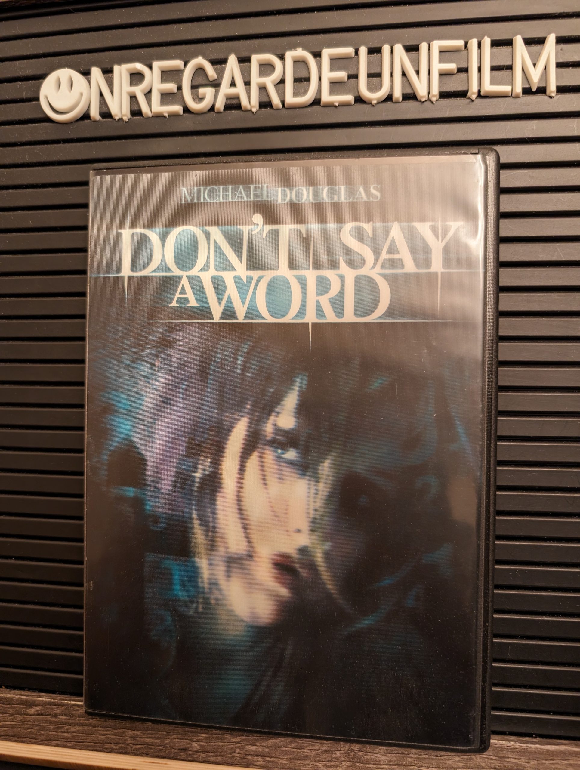 Ne Dites Rien (Pas un Mot) / Don't Say a Word (2001) – Image 2