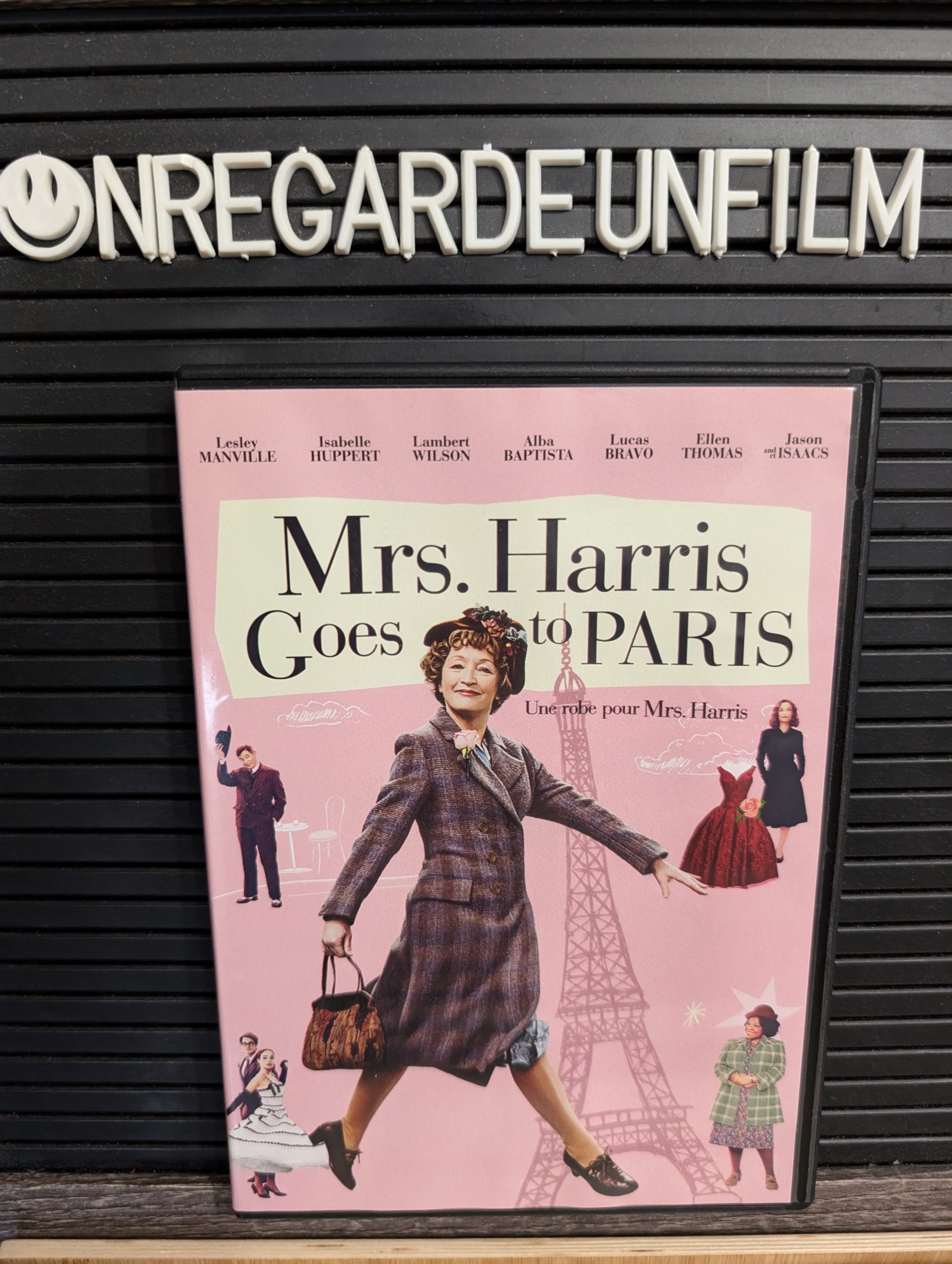 Une Robe pour Mrs. Harris / Mrs. Harris Goes to Paris (2022)