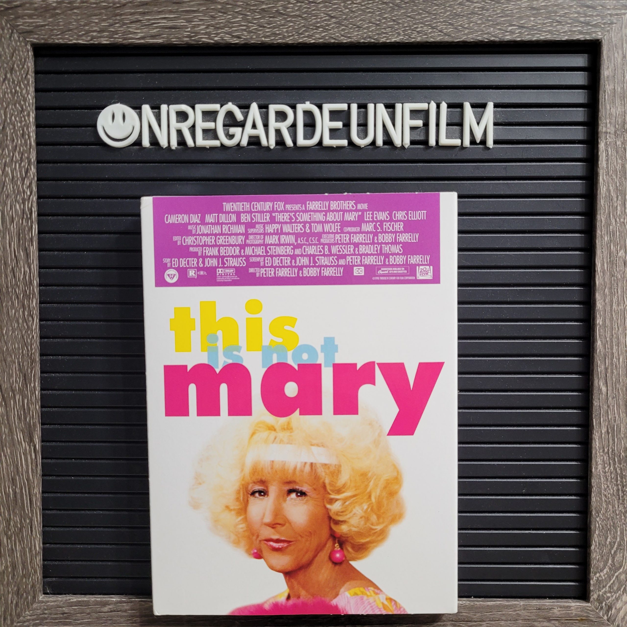 Marie a un je-ne-Sais-Quoi / There's Something About Mary (1998) – Image 2
