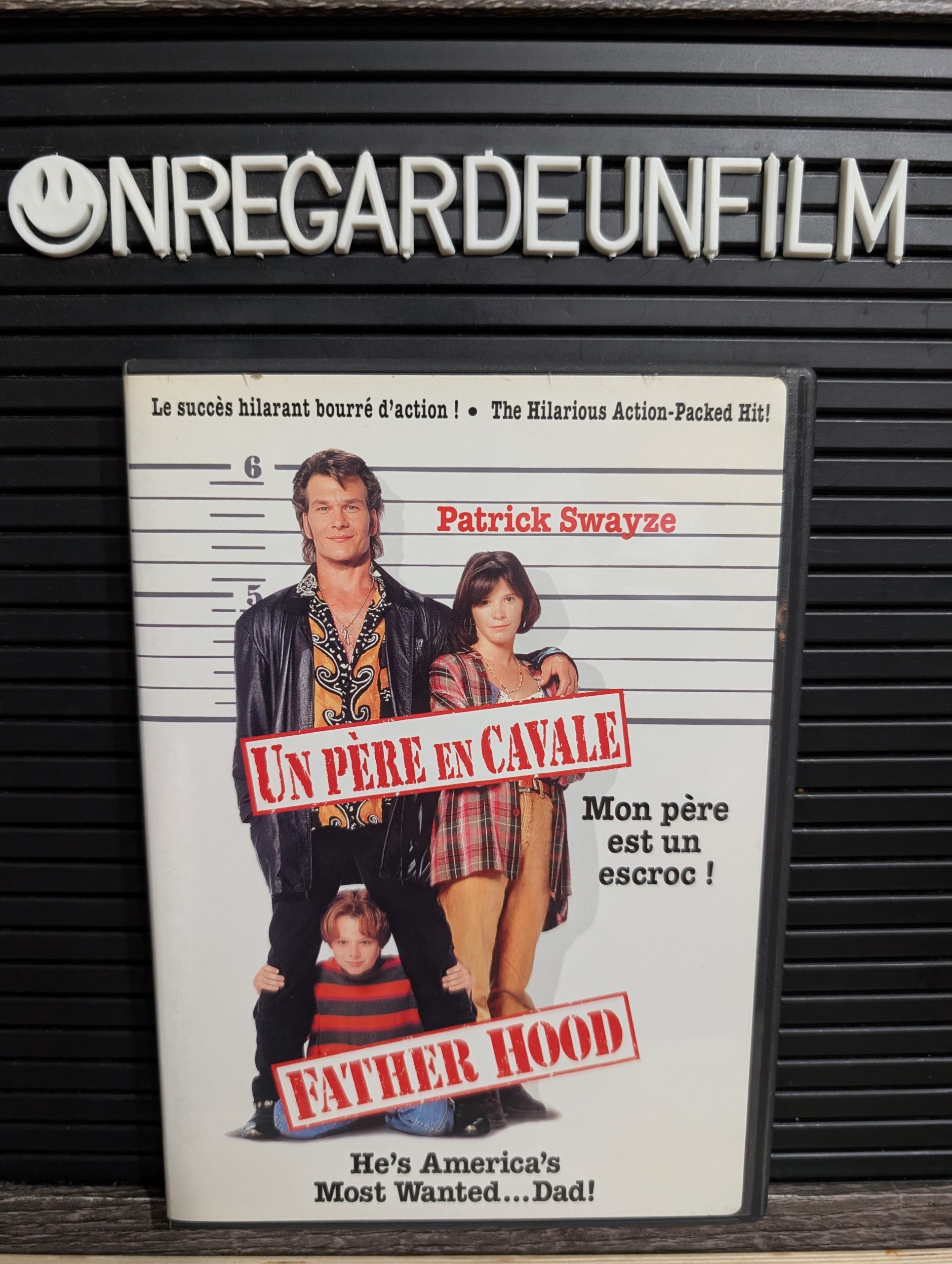 Un Père en Cavale / Father Hood (1993)