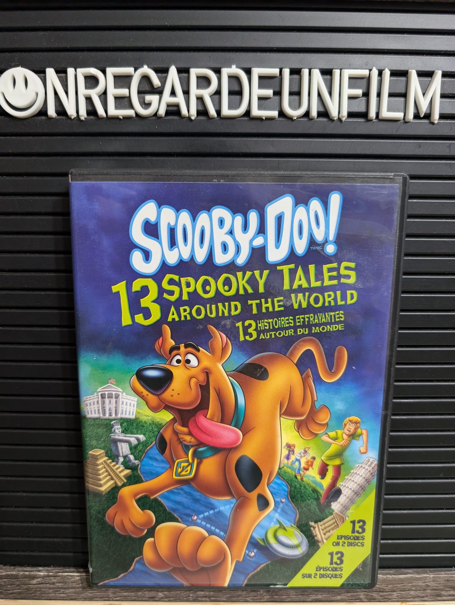 SCOOBY-DOO!
13 Histoires Effrayantes Autour du Monde / 13 Spooky Tales Around the World (2015)