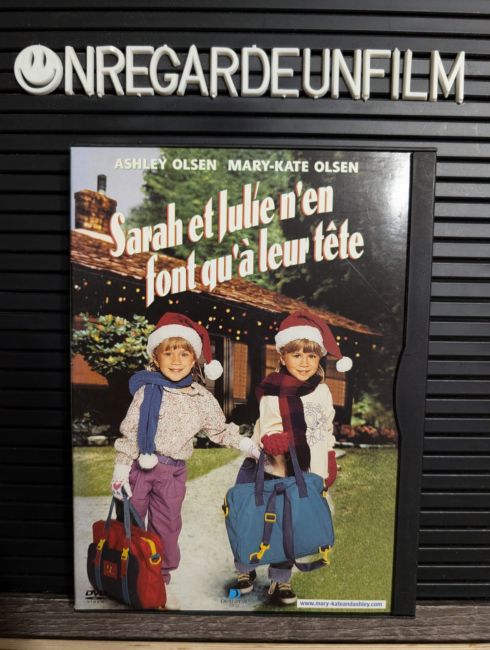Sarah et Julie n'en font qu'à leur Tête (L'Aventure des Jumelles) / To Grandmother's House We Go (1992)