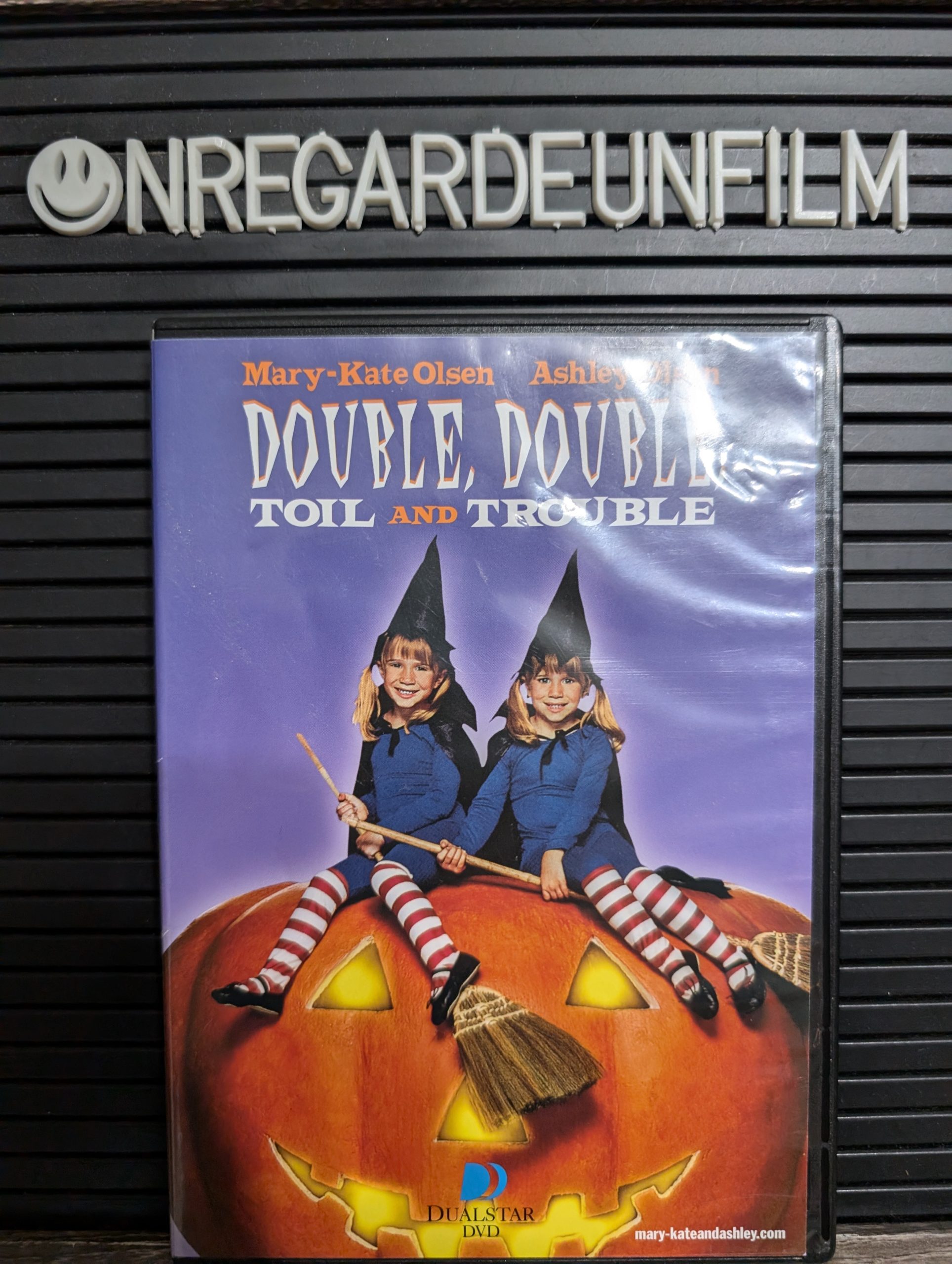Double Jumelle, Double Problème / Double, Double Toil and Trouble (1993)