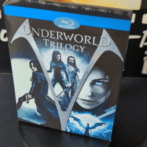 TRILOGIE MONDE INFERNAL / UNDERWORLD TRILOGY
Monde Infernal & Monde Infernal: Évolution & Monde Infernal: La Révolte des Lycans / Underworld (2003) & Underworld: Evolution (2006) & Underworld: Rise of the Lycans (2009)