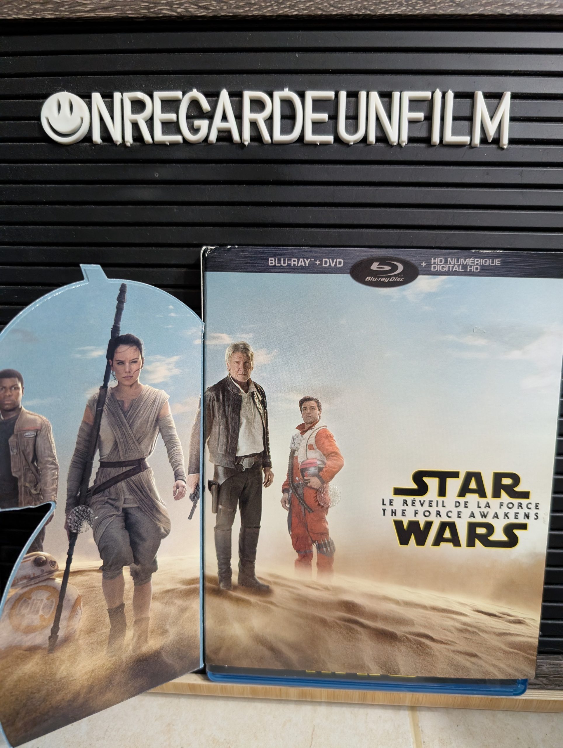 La Guerre des Étoiles VII - Le Réveil de la Force / Star Wars: Episode VII - The Force Awakens (2015) – Image 2