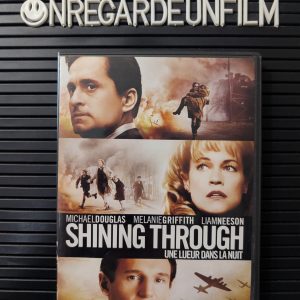 Une Lueur dans la Nuit / Shining Through (1992)