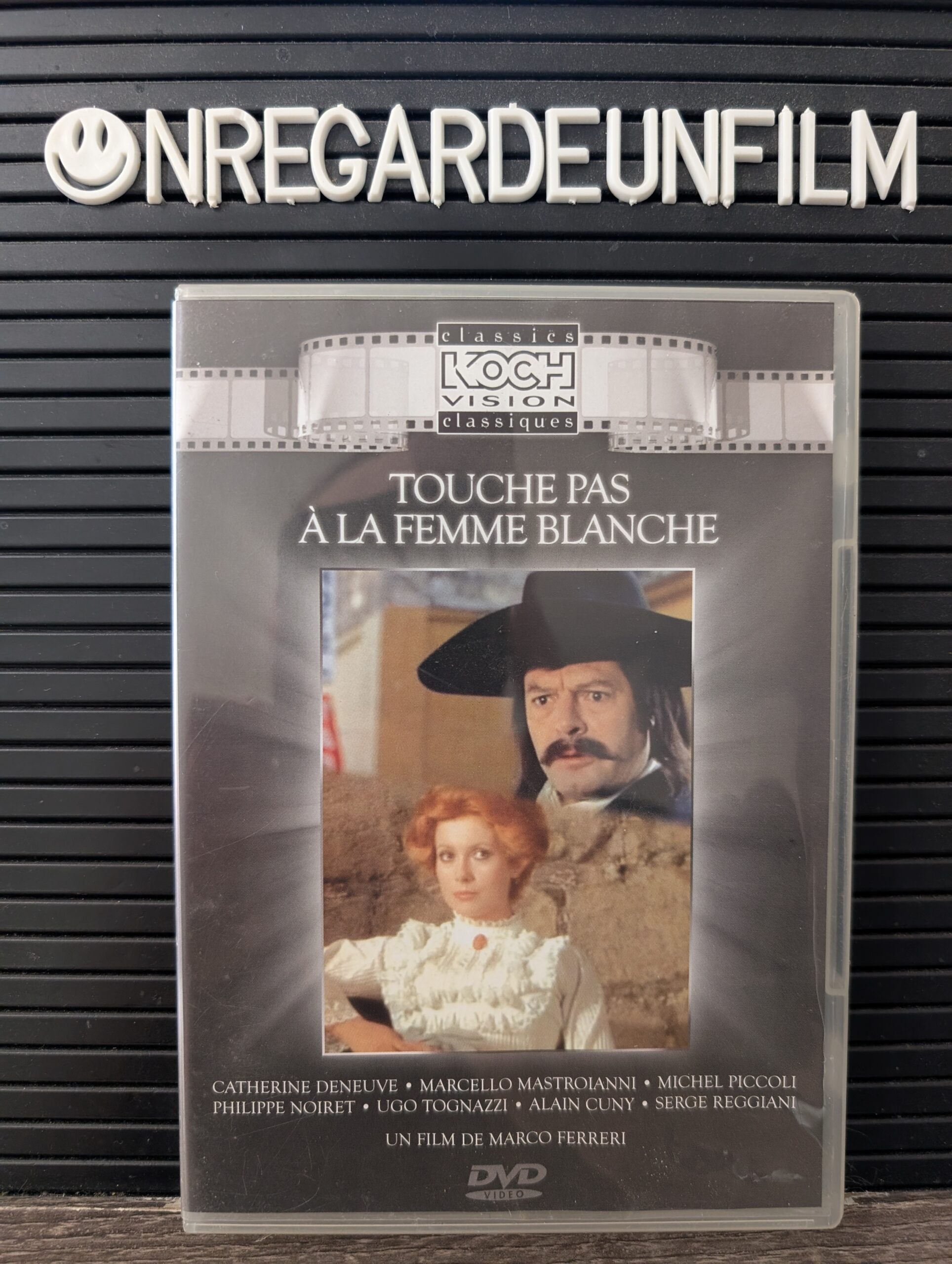 Touche pas à la Femme Blanche (1974)