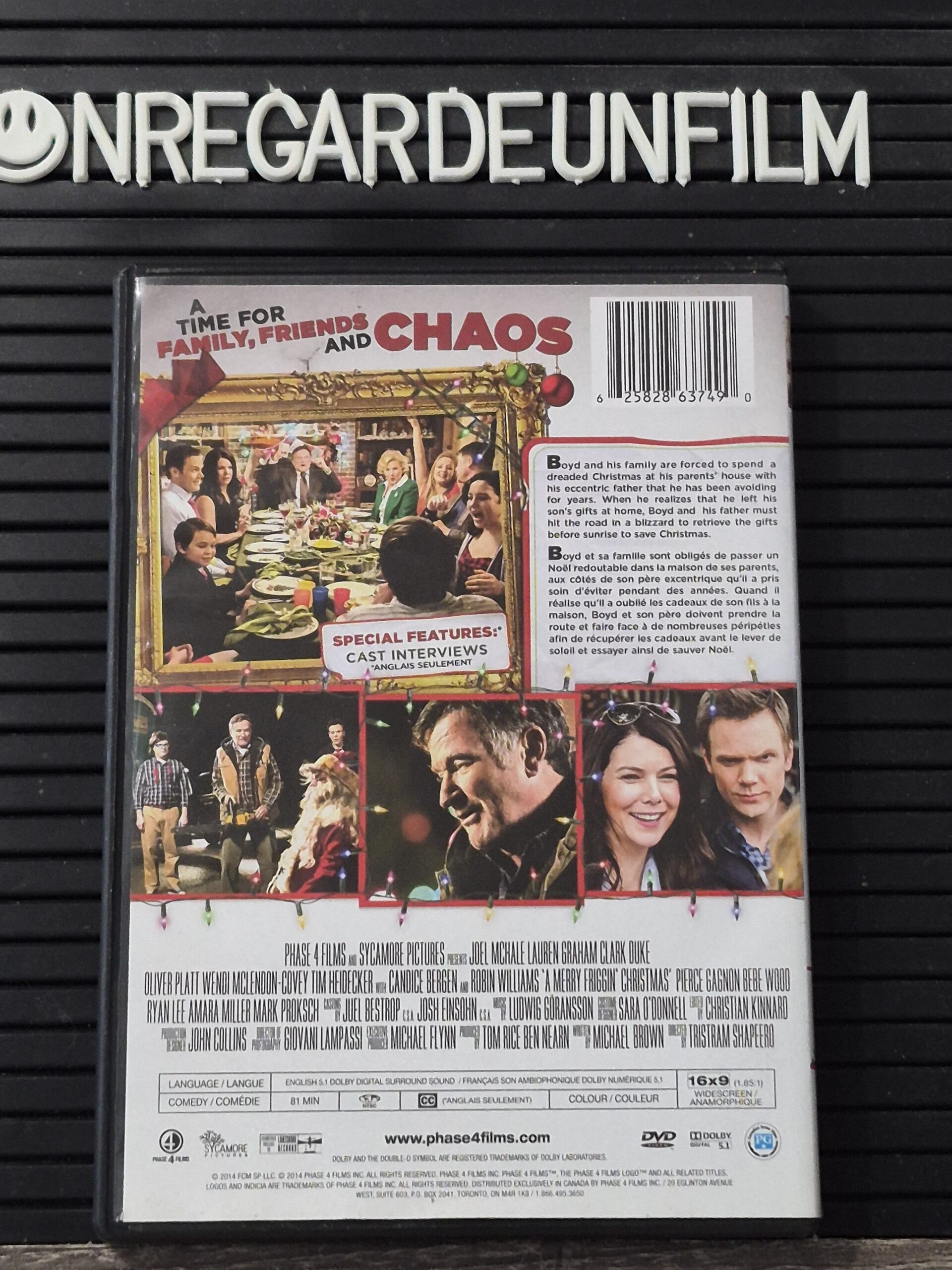 Un Foutu Joyeux Noël / A Merry Friggin' Christmas (2014) – Image 2