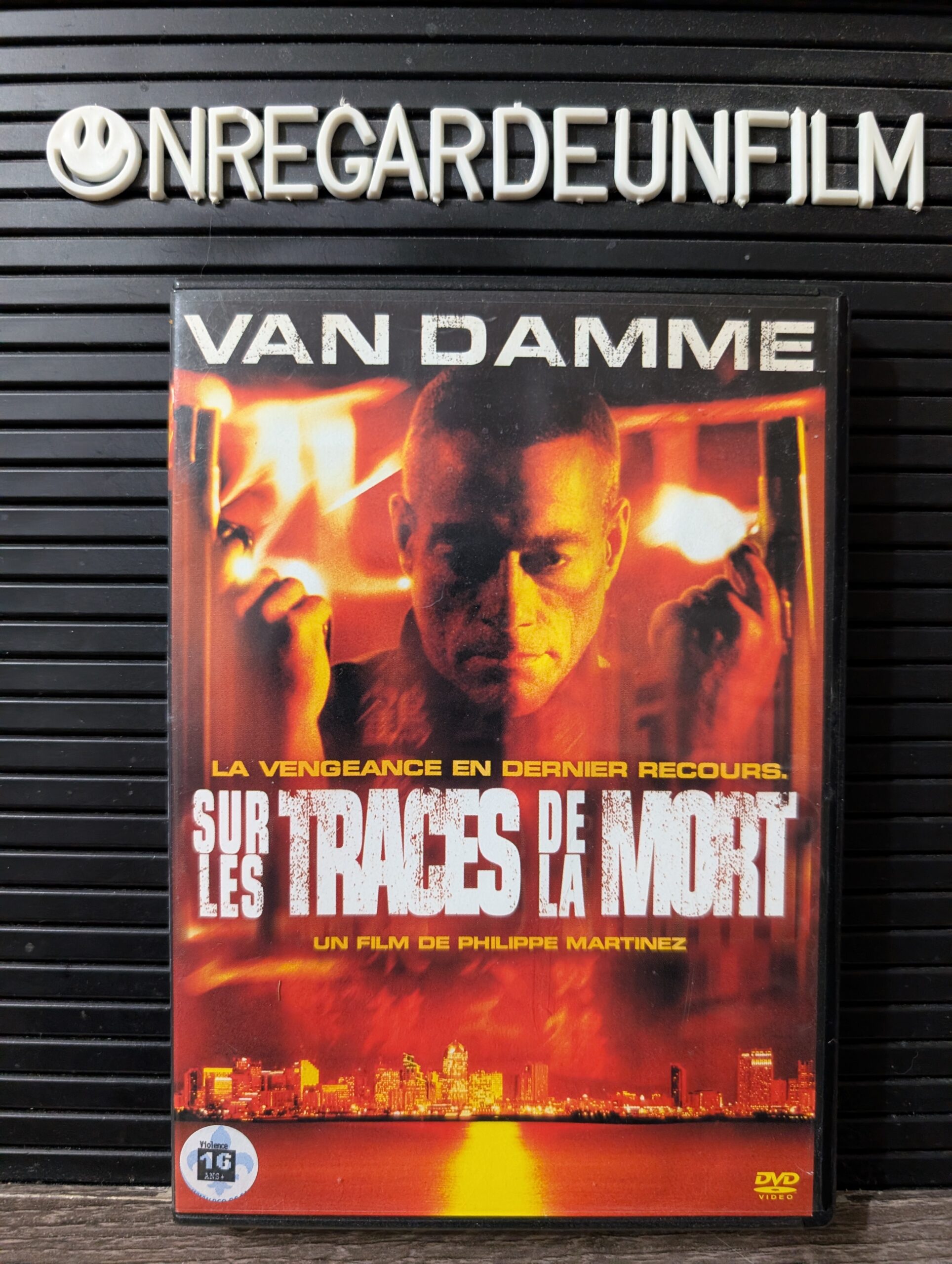 Sur les Traces de la Mort / Wake of Death (2004)
