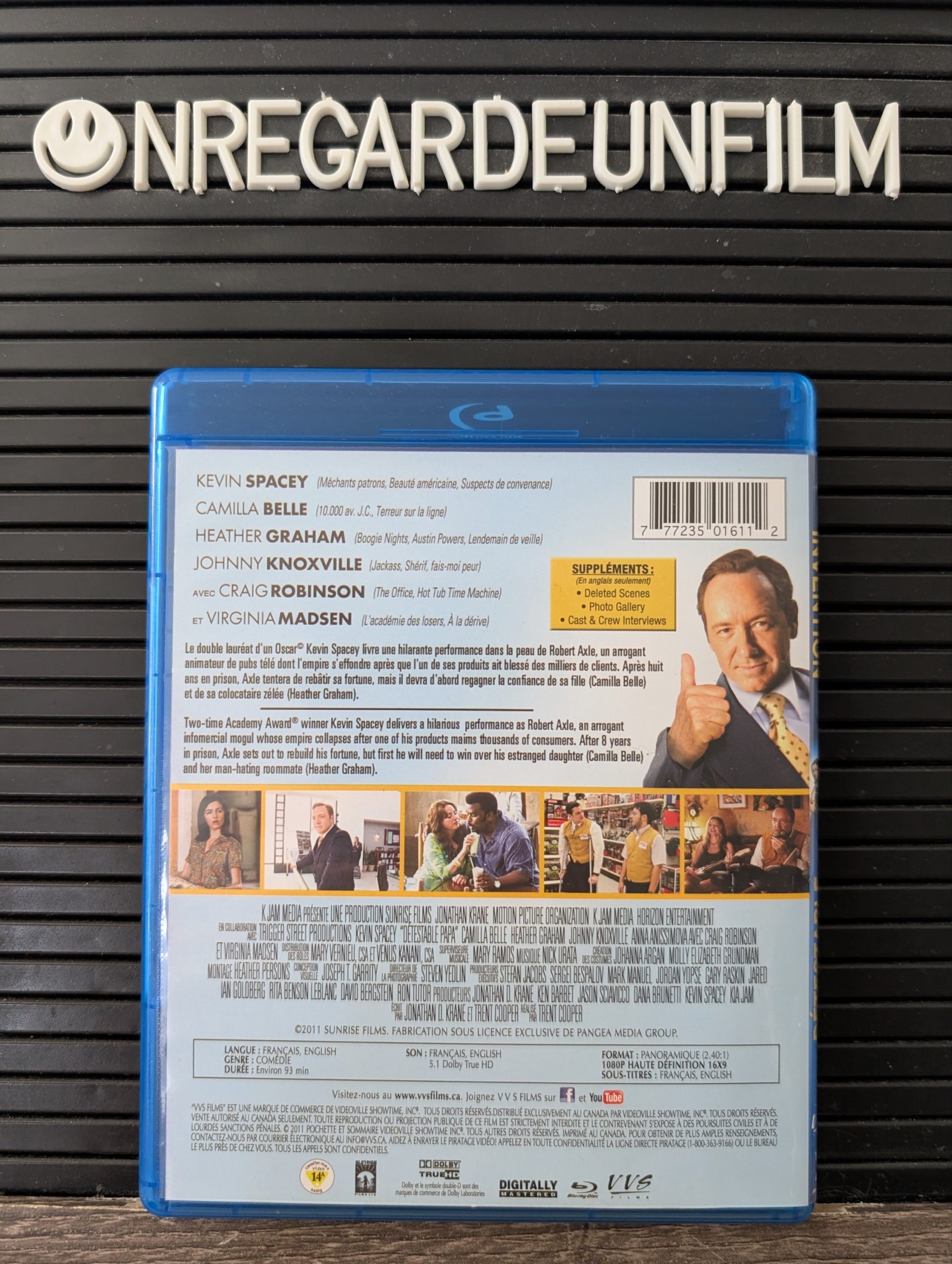 Détestable Papa / Father of Invention (2010) – Image 2