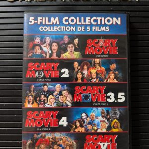 LA COLLECTION FILM DE PEUR / SCARY MOVIE COLLECTION
Film de Peur & Film de Peur 2 & Film de Peur 3.5 & Film de Peur 4 & Film de Peur 5 / Scary Movie (2000) & Scary Movie 2 (2001) & Scary Movie 3.5 (2003) & Scary Movie 4 (2006) & Scary Movie 5 (2013)