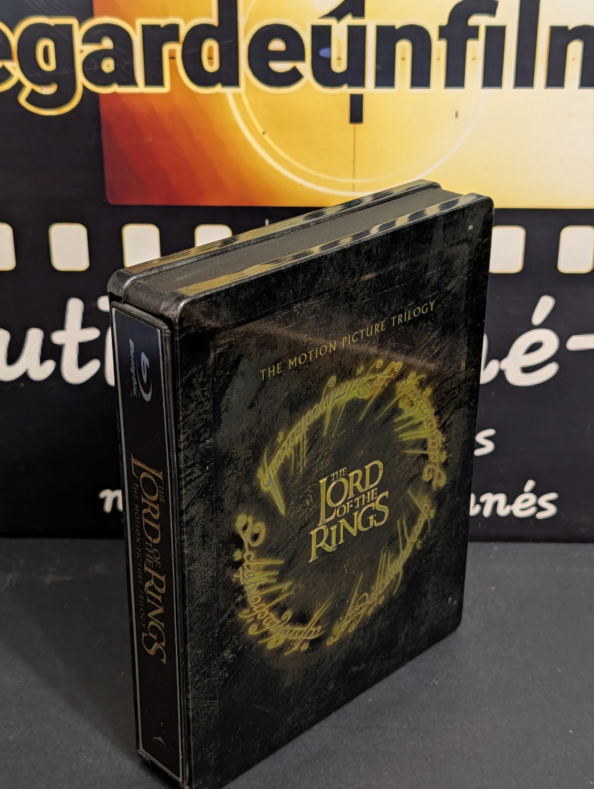 TRILOGIE LE SEIGNEUR DES ANNEAUX / LORD OF THE RINGS TRILOGY
Le Seigneur des Anneaux: La Communauté de l'Anneau & Le Seigneur des Anneaux: Les Deux Tours & Le Seigneur des Anneaux: Le Retour du Roi / The Lord of the Rings: The Fellowship of the Ring (2001) & The Lord of the Rings: The Two Towers (2002) & The Lord of the Rings: The Return of the King (2003)