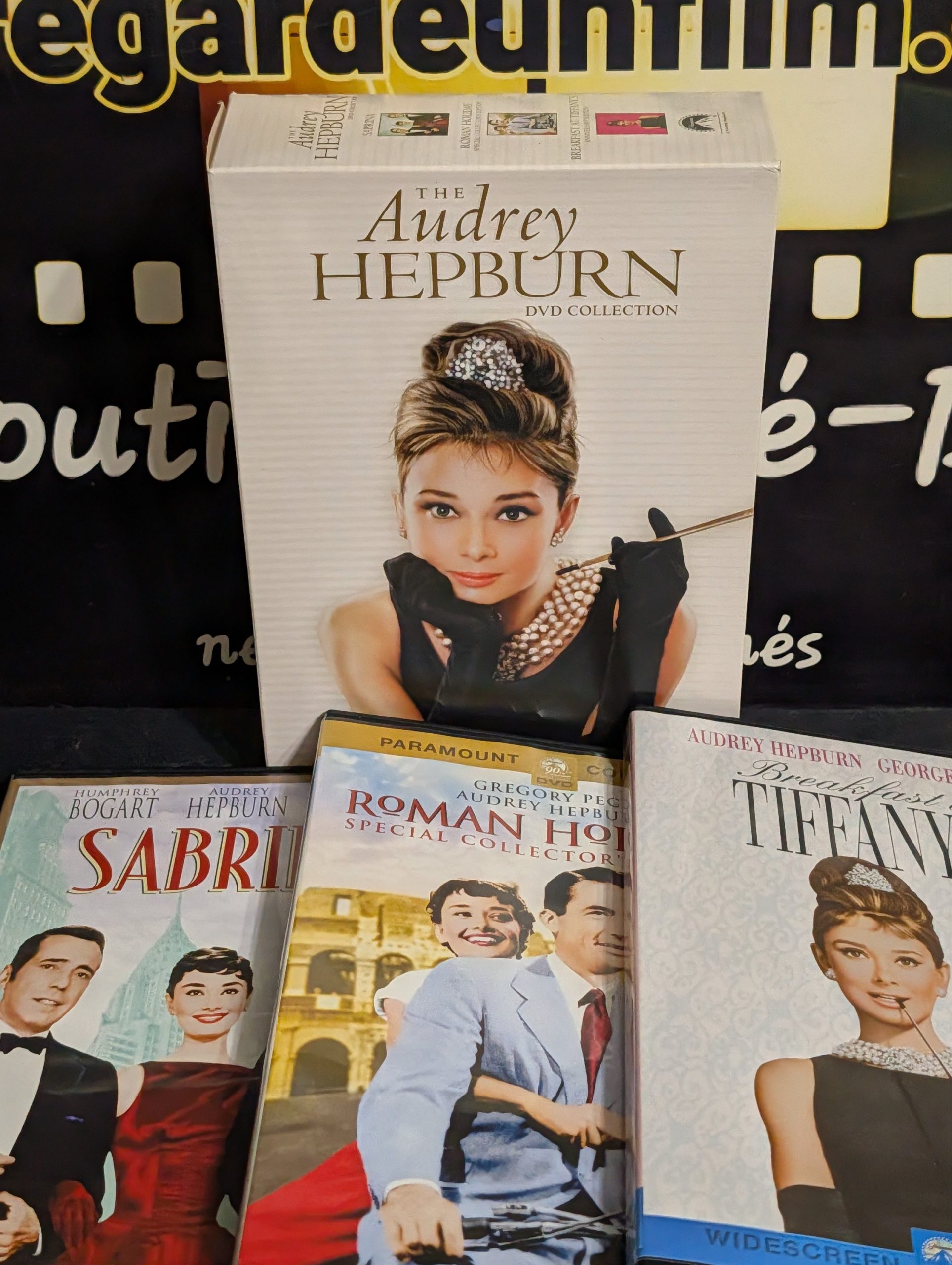 AUDREY HEPBURN DVD COLLECTION
Sabrina & Vacances Romaines & Diamants sur Canapé / Sabrina (1954) & Roman Holiday (1953) & Breakfast at Tiffany's (1961) – Image 3