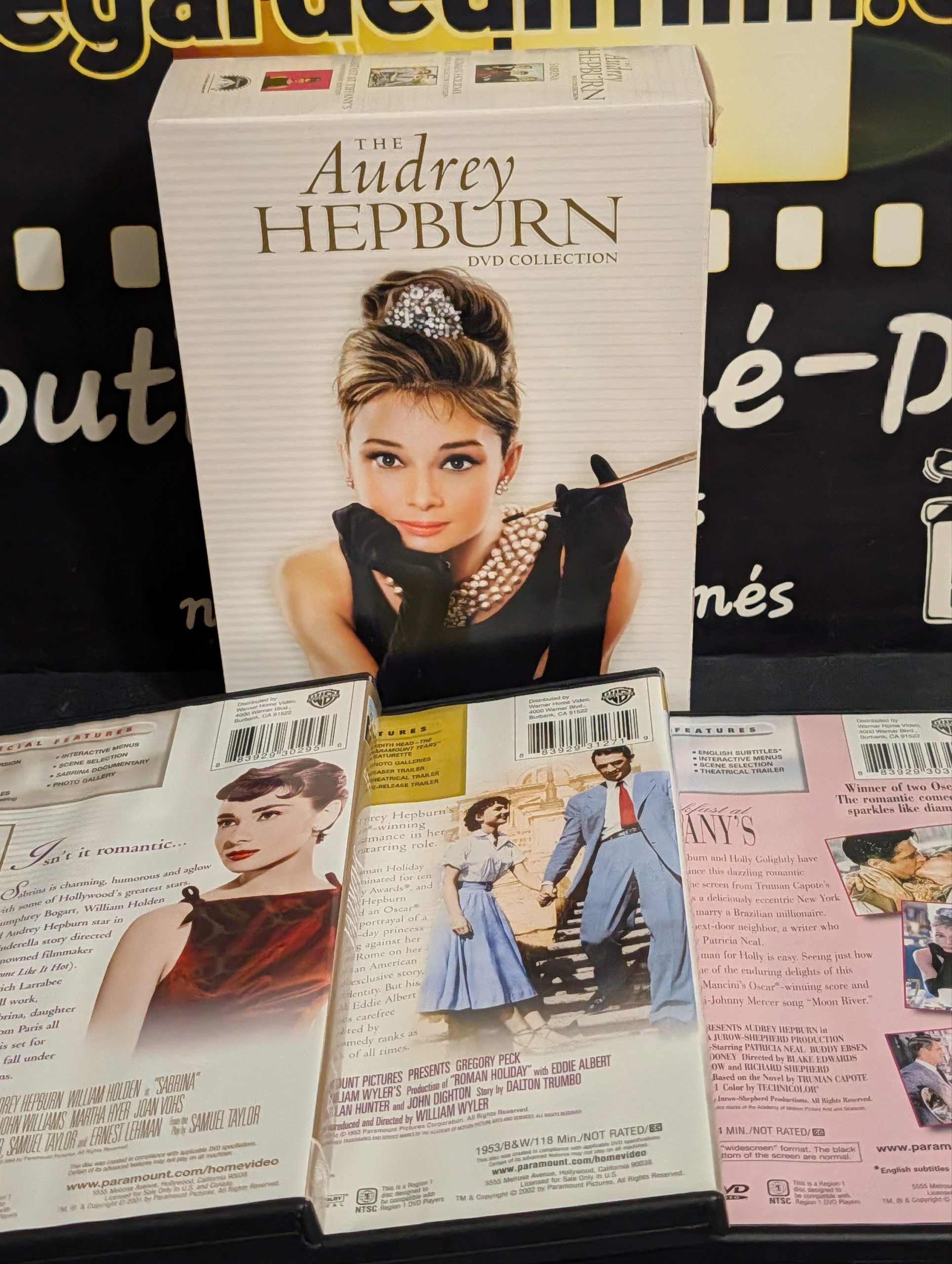AUDREY HEPBURN DVD COLLECTION
Sabrina & Vacances Romaines & Diamants sur Canapé / Sabrina (1954) & Roman Holiday (1953) & Breakfast at Tiffany's (1961) – Image 4