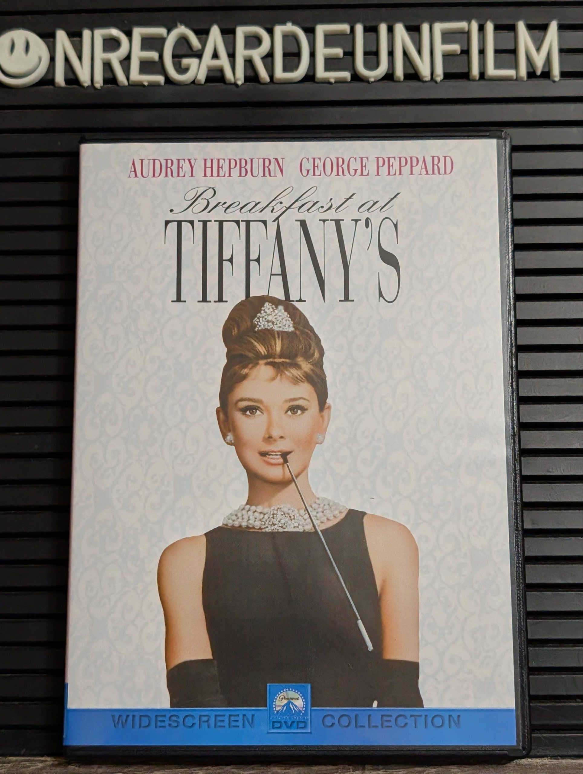 AUDREY HEPBURN DVD COLLECTION
Sabrina & Vacances Romaines & Diamants sur Canapé / Sabrina (1954) & Roman Holiday (1953) & Breakfast at Tiffany's (1961) – Image 10