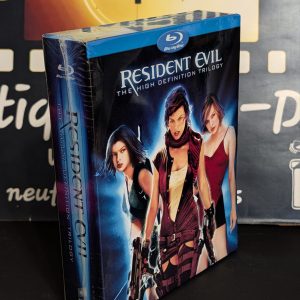 THE RESIDENT EVIL TRILOGY.
Les Créatures Maléfiques & Apocalypse & L'Extinction / Resident Evil (2002) & Apocalypse (2004) & Extinction (2007)
