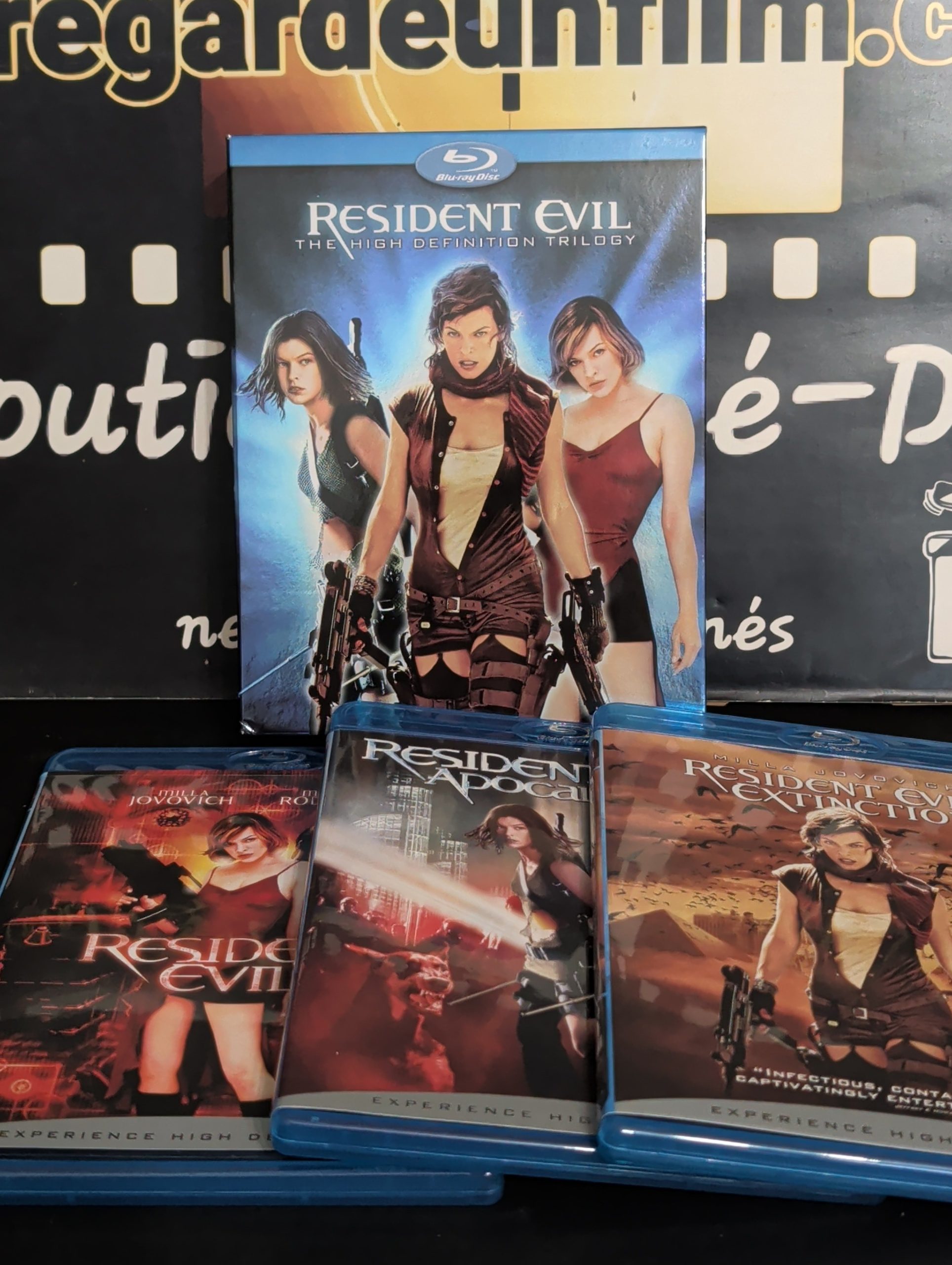 THE RESIDENT EVIL TRILOGY.
Les Créatures Maléfiques & Apocalypse & L'Extinction / Resident Evil (2002) & Apocalypse (2004) & Extinction (2007) – Image 5