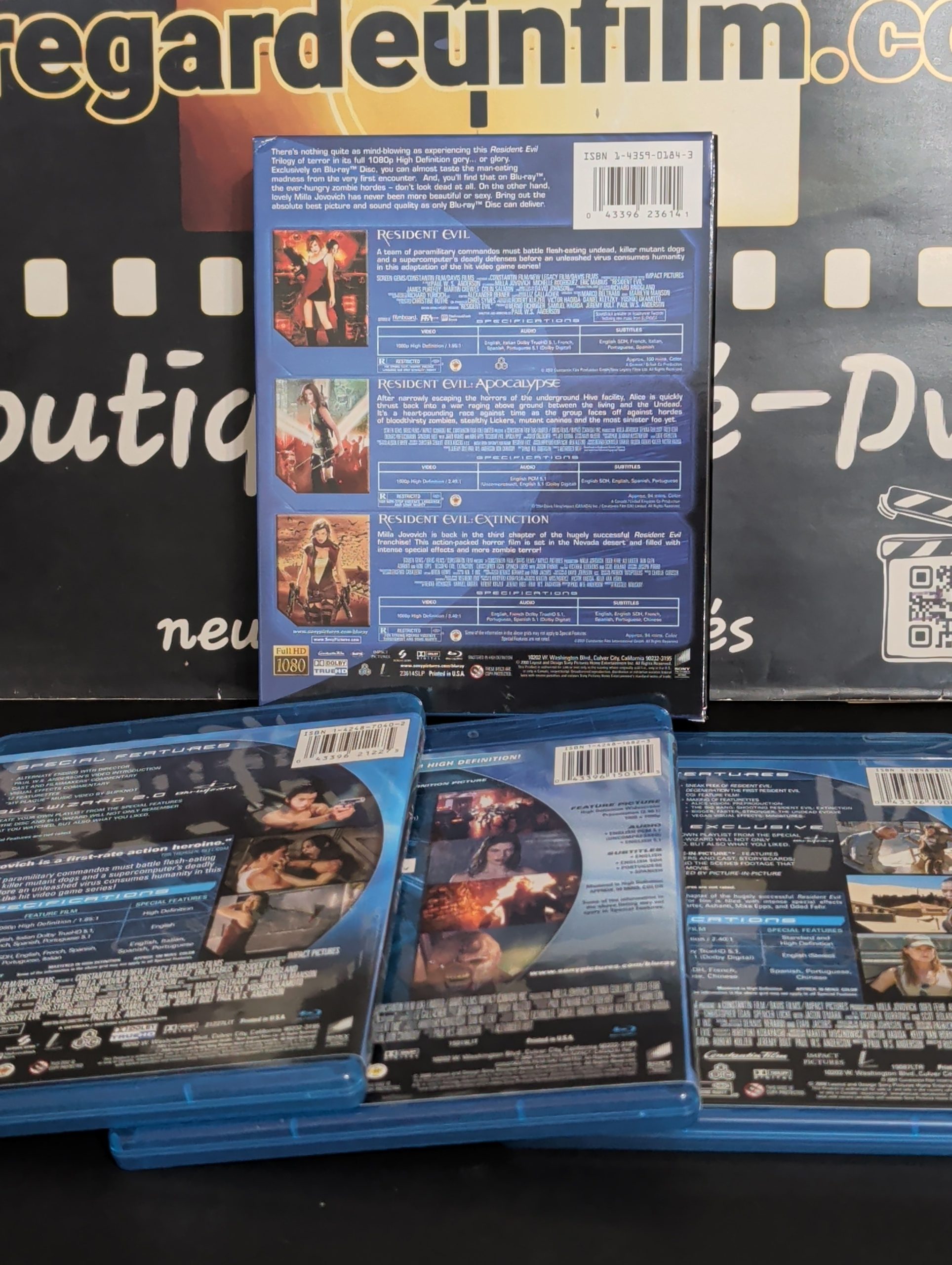 THE RESIDENT EVIL TRILOGY.
Les Créatures Maléfiques & Apocalypse & L'Extinction / Resident Evil (2002) & Apocalypse (2004) & Extinction (2007) – Image 6