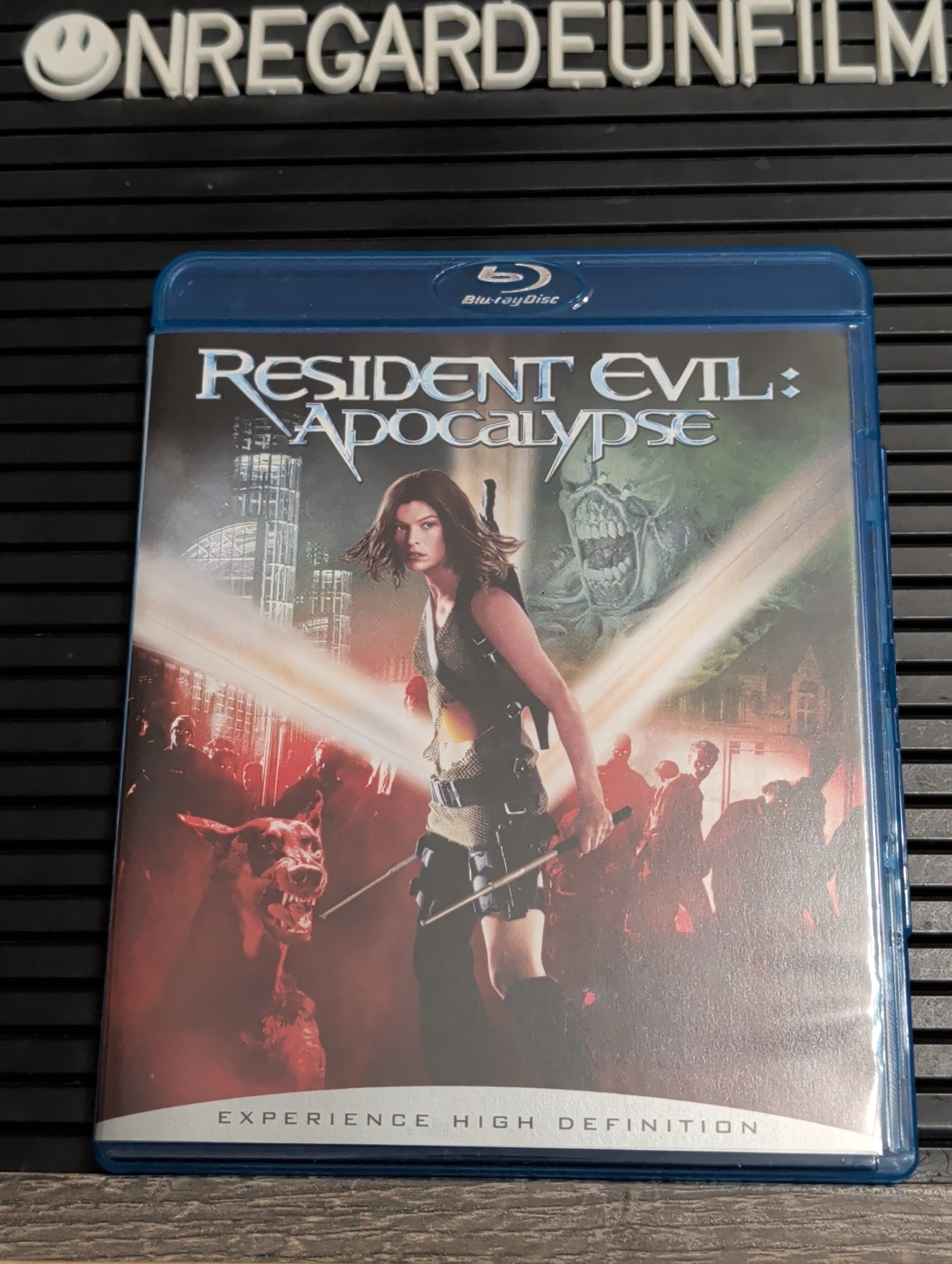 THE RESIDENT EVIL TRILOGY.
Les Créatures Maléfiques & Apocalypse & L'Extinction / Resident Evil (2002) & Apocalypse (2004) & Extinction (2007) – Image 9