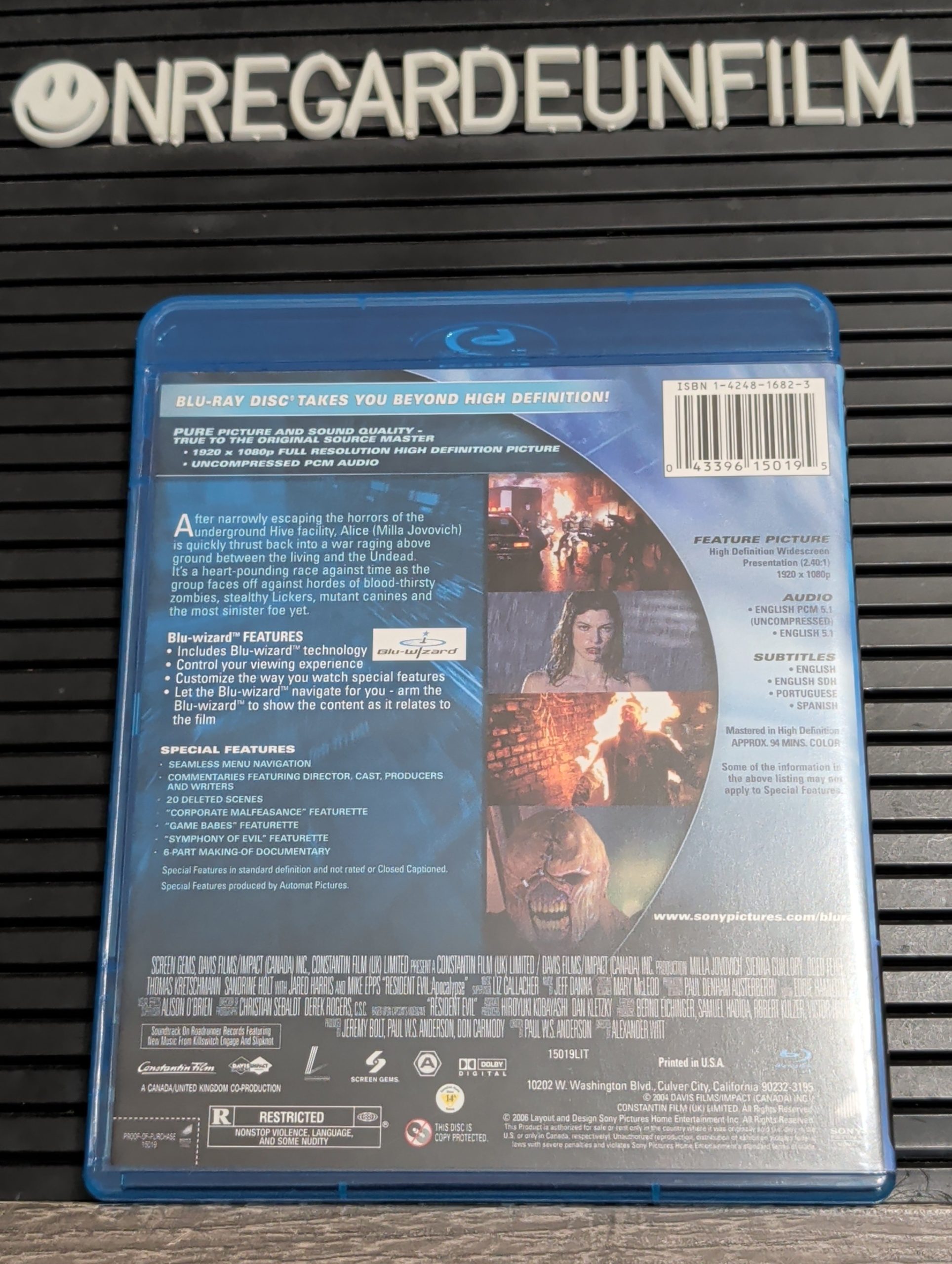 THE RESIDENT EVIL TRILOGY.
Les Créatures Maléfiques & Apocalypse & L'Extinction / Resident Evil (2002) & Apocalypse (2004) & Extinction (2007) – Image 10